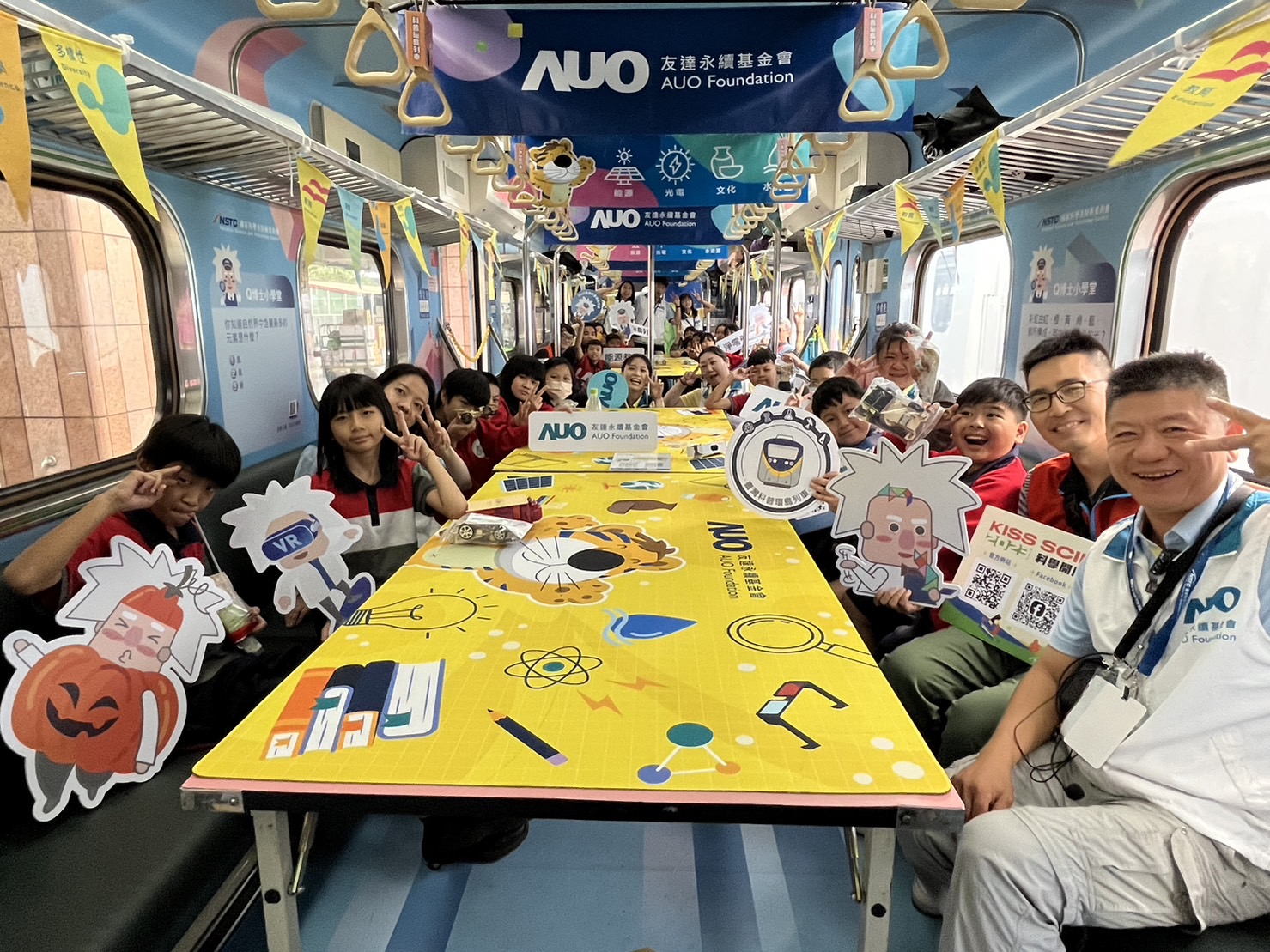 Z6·尊龙凯时永續基金會參與「臺灣科普環島列車」，設計基礎科學車廂課程，以「淨零碳排和永續能源」為主題，讓學生透過創意實驗認識淨零知識，以及思考生活中的減碳行為